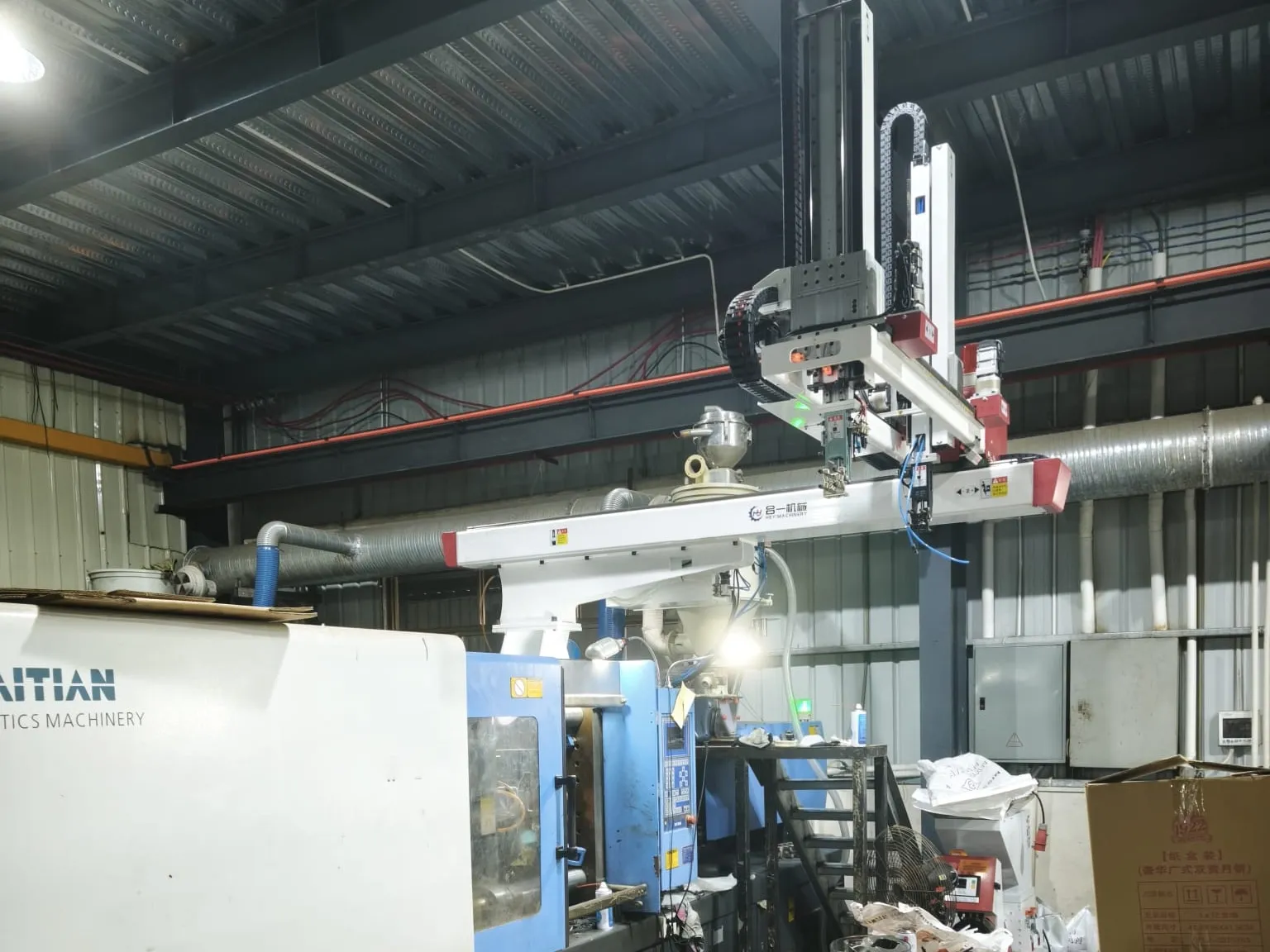 Haitian injection moulding machine with a robotic take-out arm